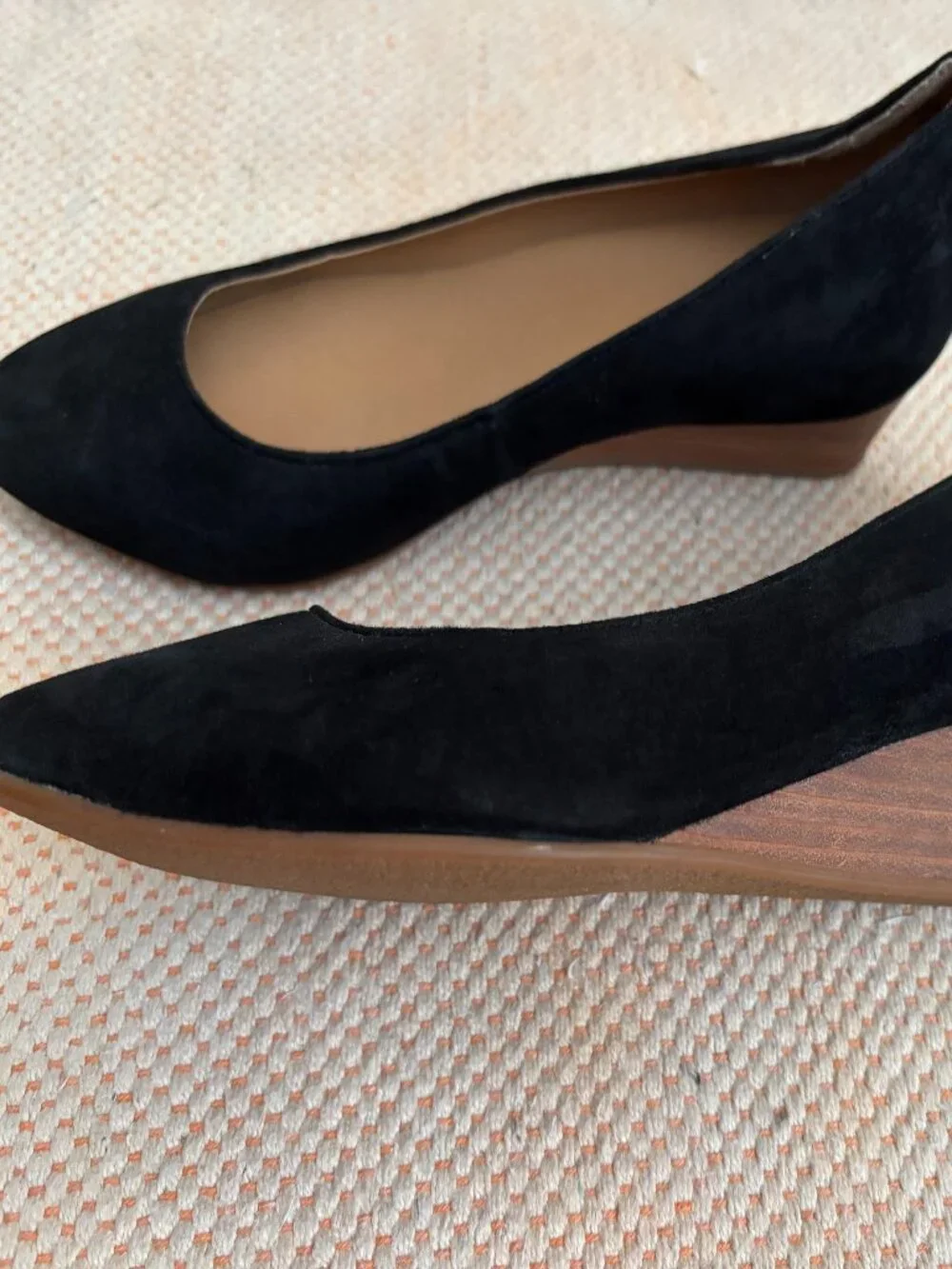 Susina Black Suede Wedge Pumps Pointed Toe Sz 9.5